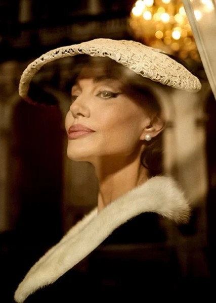 Angelina Jolie photo