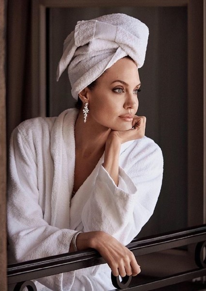 Angelina Jolie photo