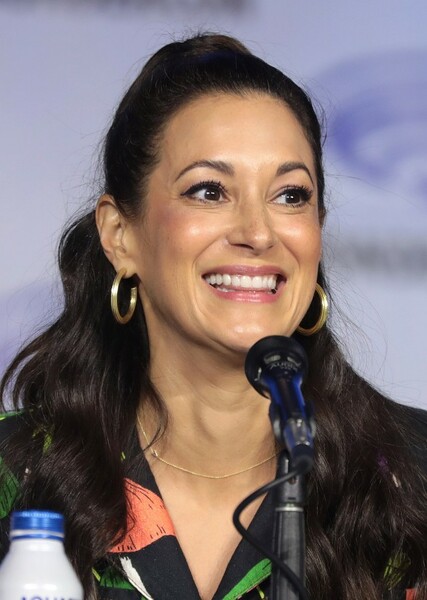 Angelique Cabral photo
