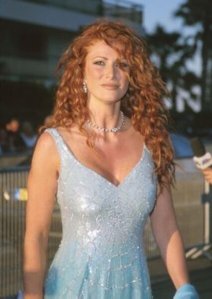 Angie Everhart photo