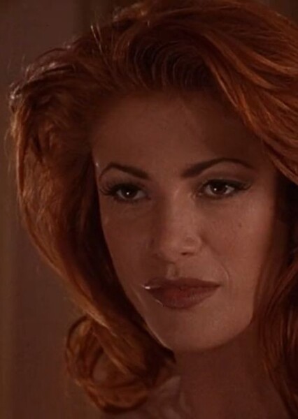 Angie Everhart photo