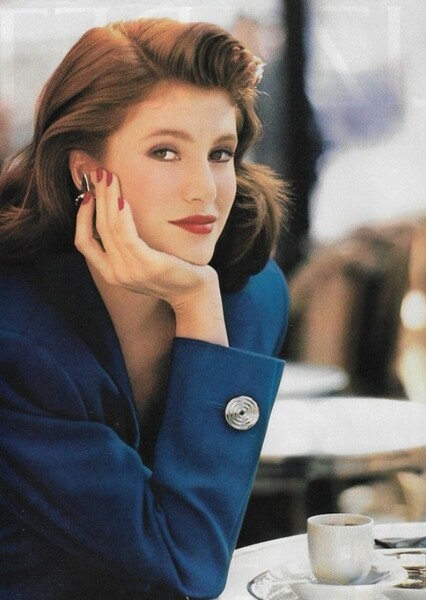 Angie Everhart photo