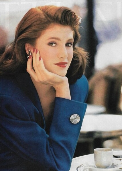 Angie Everhart photo