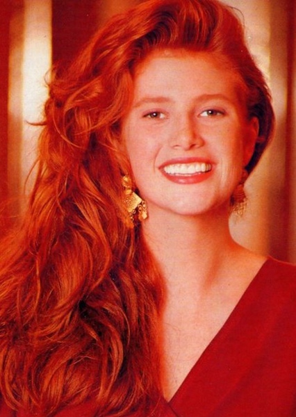 Angie Everhart photo