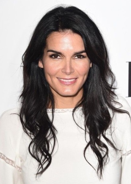 Angie Harmon photo
