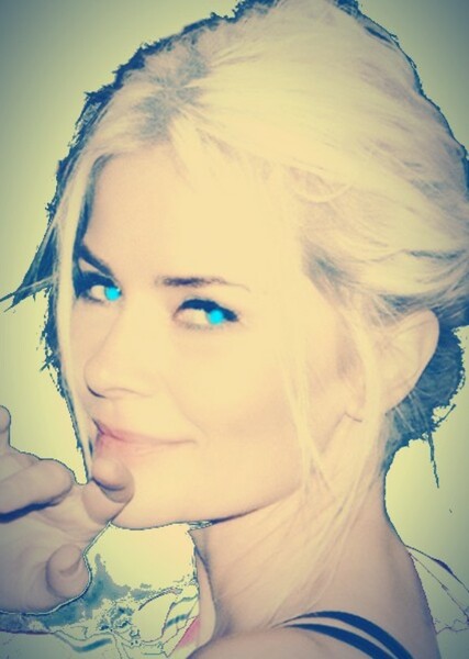 Anita Briem photo