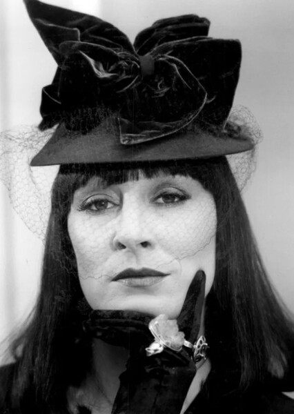 Anjelica Huston photo