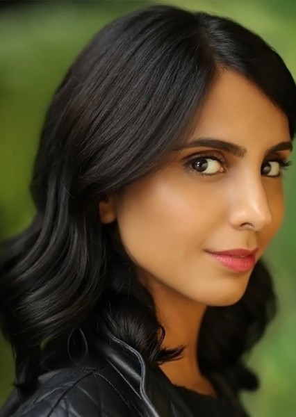 Anjli Mohindra photo