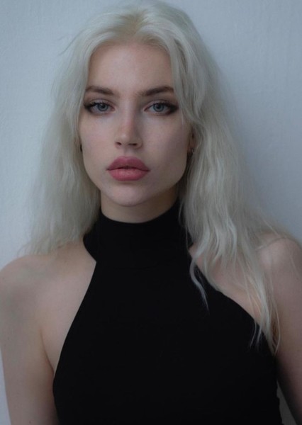 Ann - alien.hanna