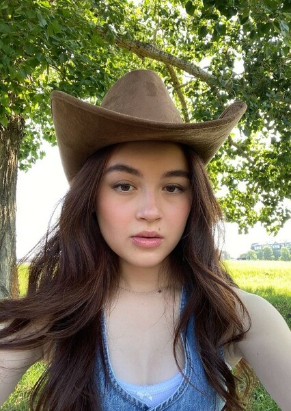 Anna Cathcart photo