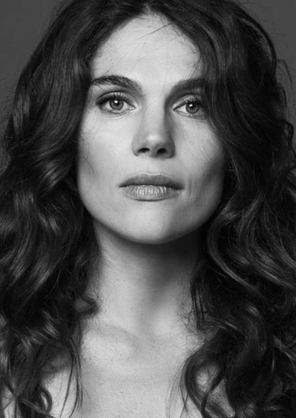 Anna Drijver photo