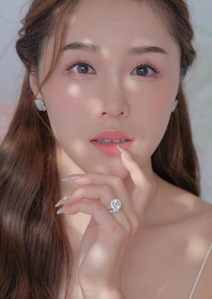 Anna Ishida