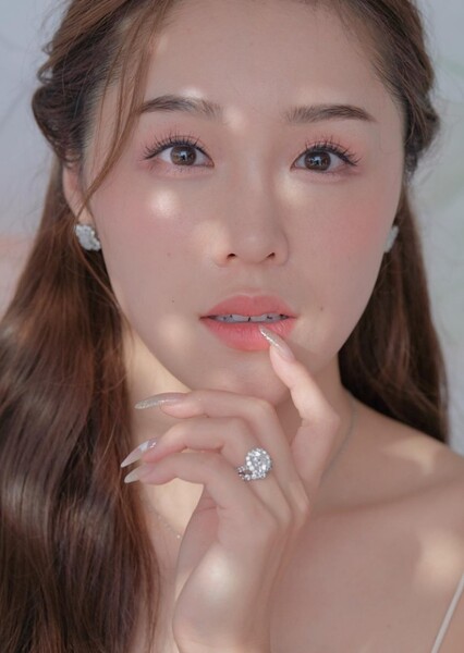 Anna Ishida photo