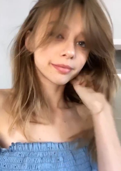 Anna Lore photo