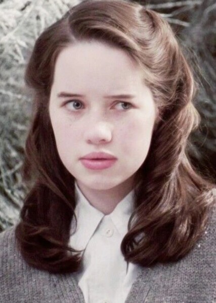 Anna Popplewell photo
