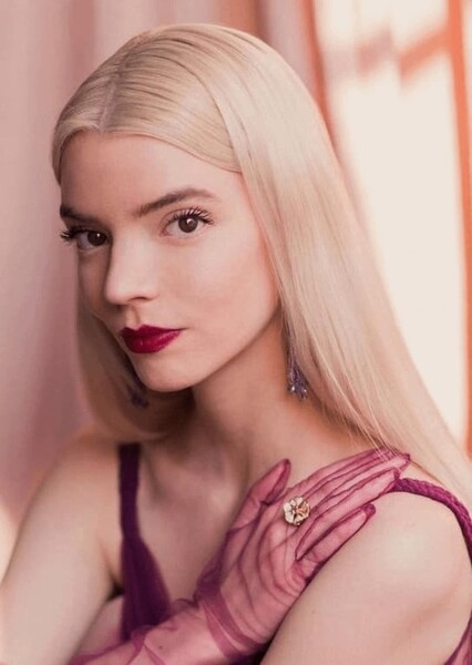 Anna Taylor-Joy photo