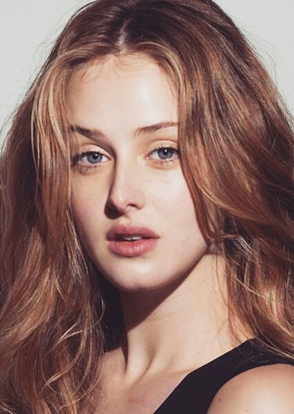 Anna van Patten photo