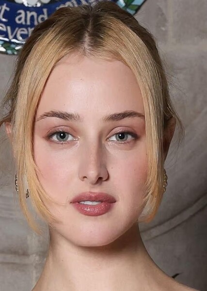 Anna van Patten photo
