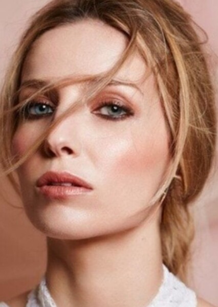 Annabelle Wallis photo