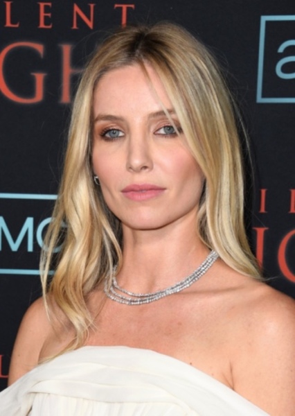 Annabelle Wallis photo