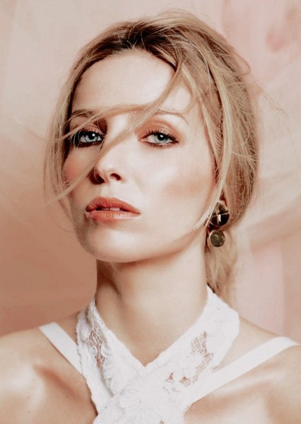 Annabelle Wallis