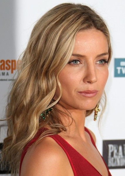 Annabelle Wallis photo