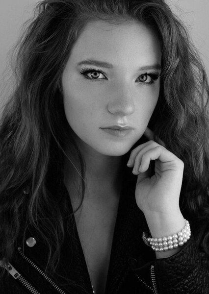 Annalise Basso photo