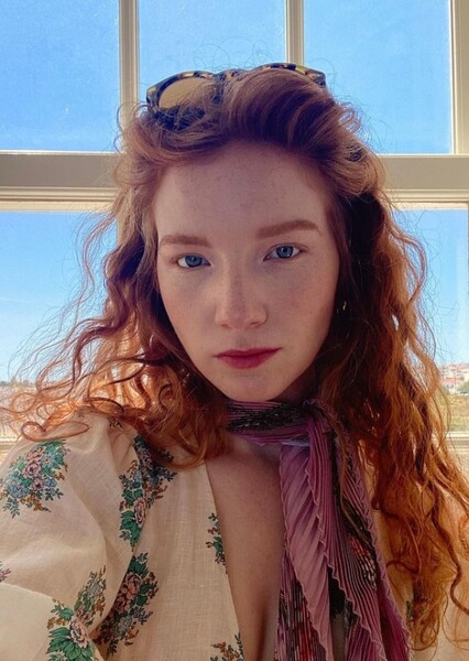 Annalise Basso photo