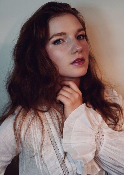 Annalise Basso photo