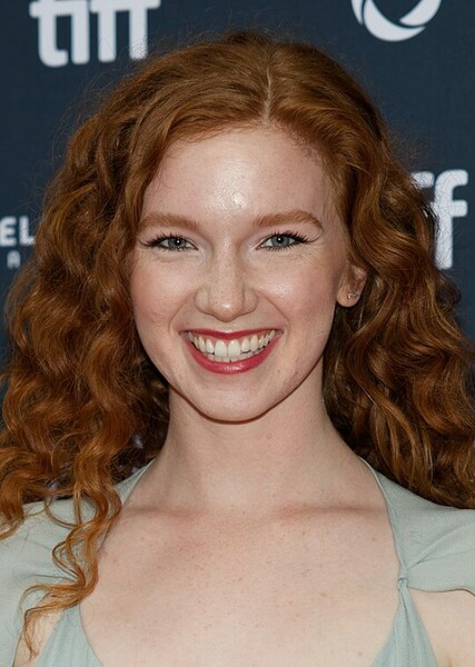 Annalise Basso photo