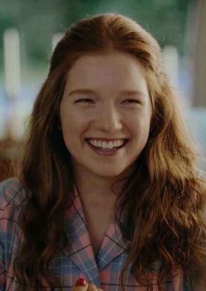 Annalise Basso photo
