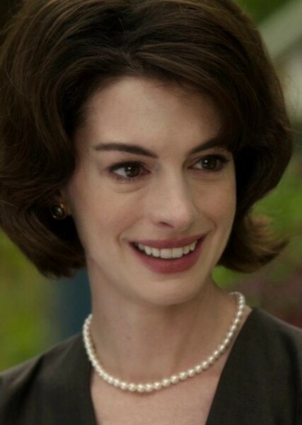 Anne Hathaway photo