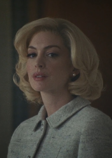 Anne Hathaway photo