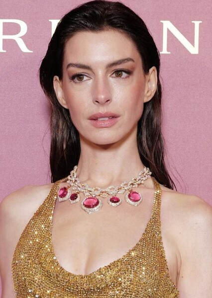 Anne Hathaway photo