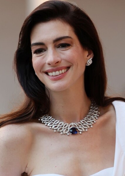 Anne Hathaway photo