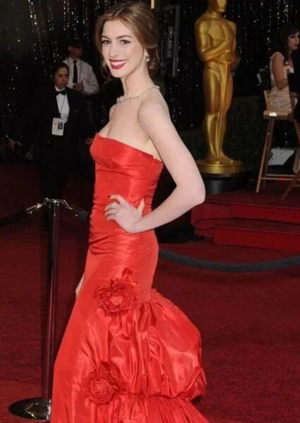 Anne Hathaway photo