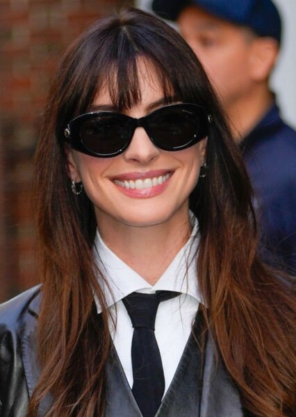 Anne Hathaway photo