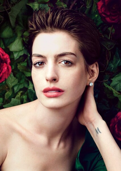 Anne Hathaway photo