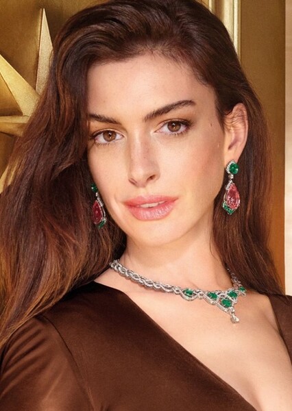 Anne Hathaway photo