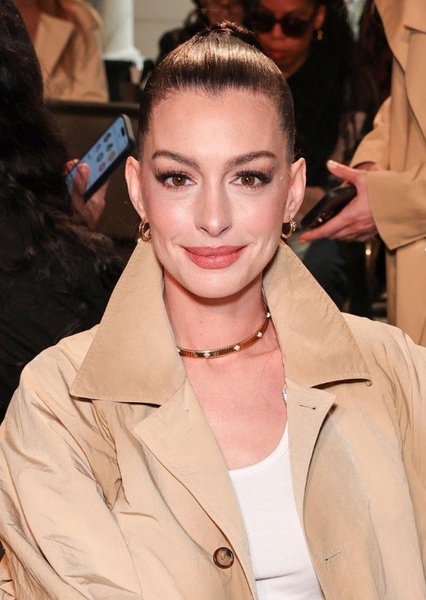 Anne Hathaway photo