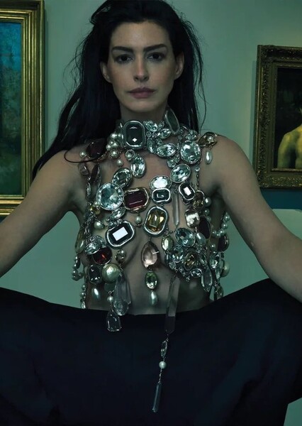 Anne Hathaway photo