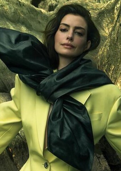 Anne Hathaway photo