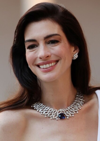 Anne Hathaway photo