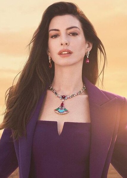 Anne Hathaway photo