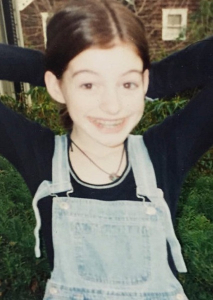 Anne Hathaway photo