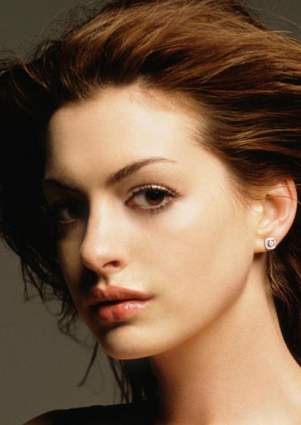 Anne Hathaway photo