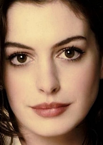 Anne Hathaway photo