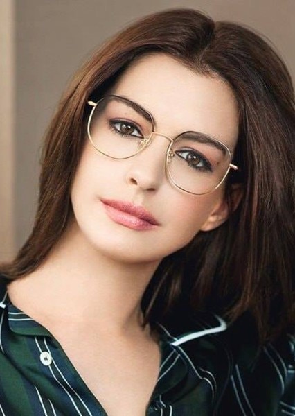 Anne Hathaway photo