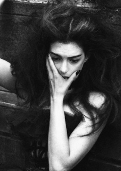 Anne Hathaway photo