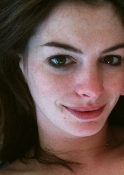 Anne Hathaway photo